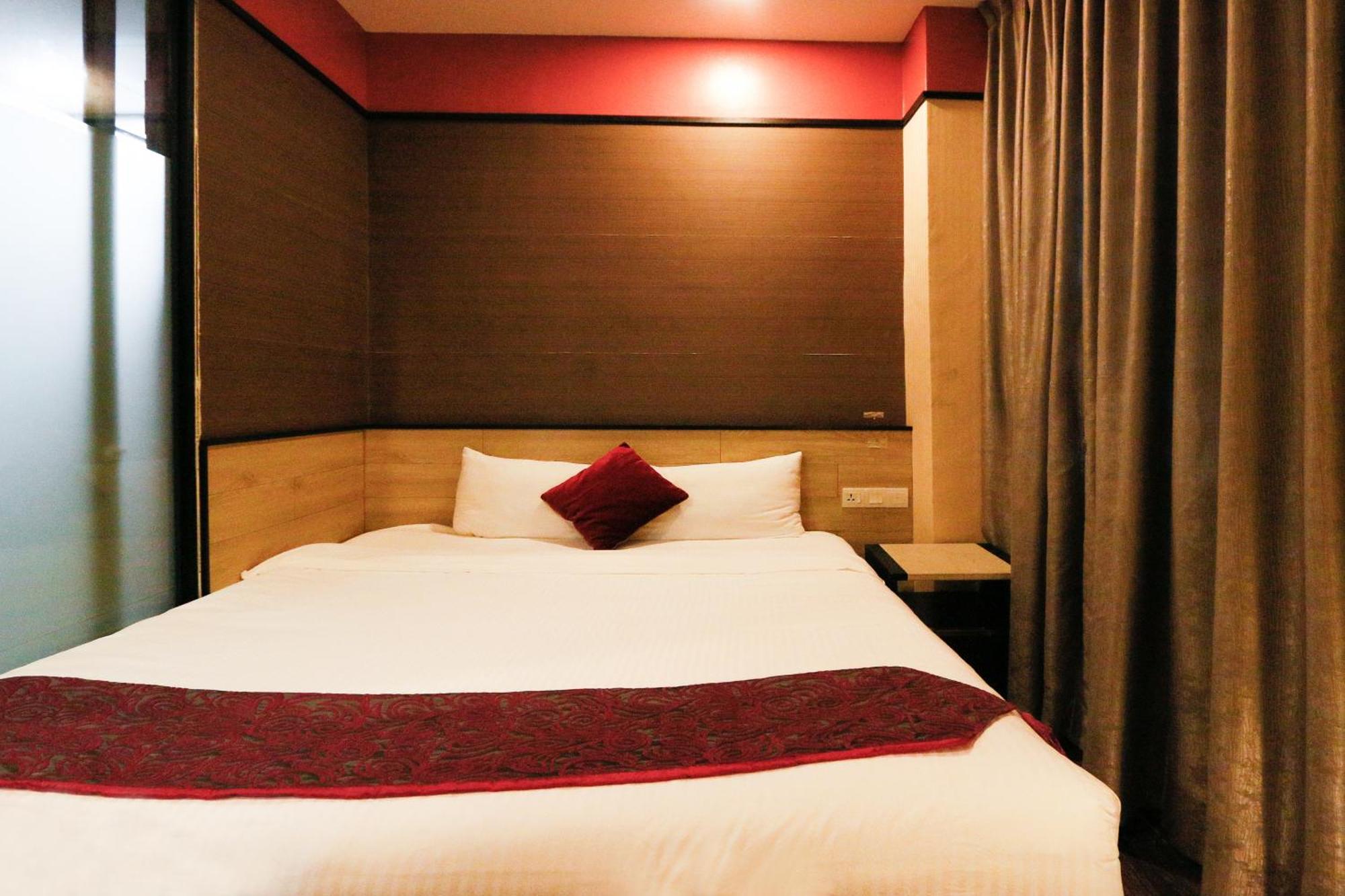 Golden Roof Hotel, Seri Iskandar Esterno foto
