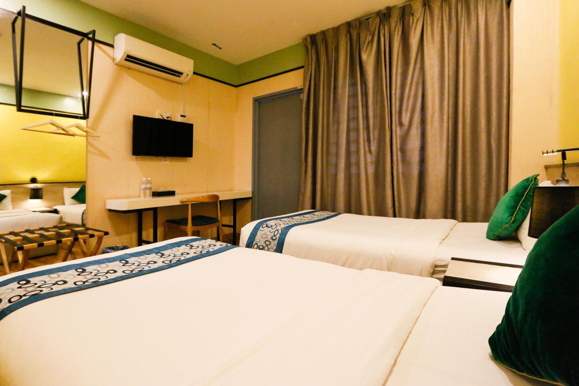 Golden Roof Hotel, Seri Iskandar Esterno foto