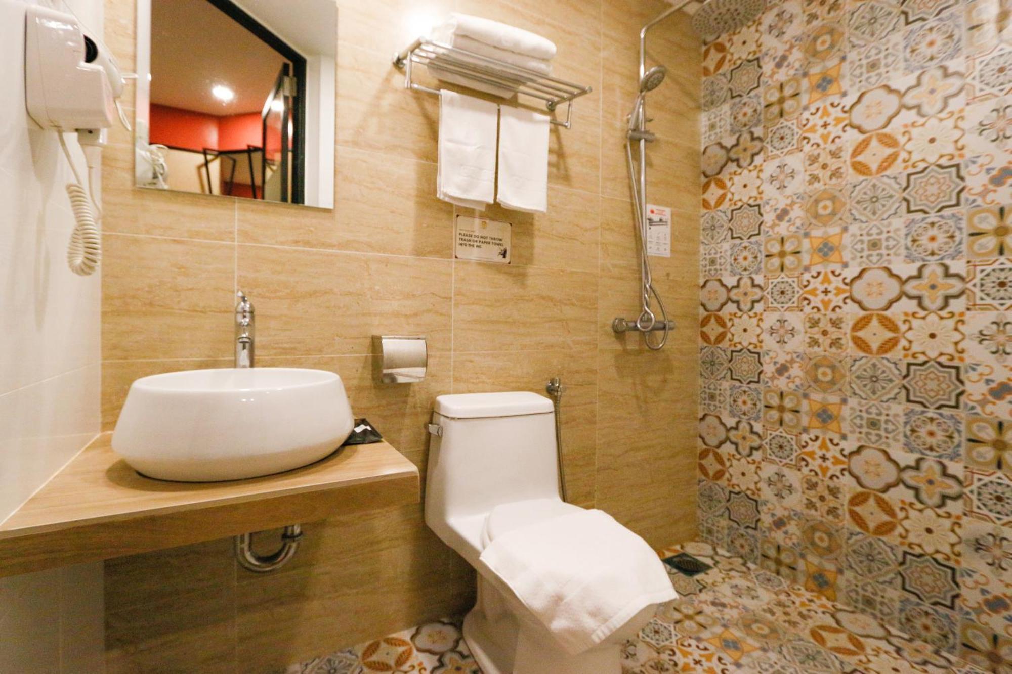 Golden Roof Hotel, Seri Iskandar Esterno foto