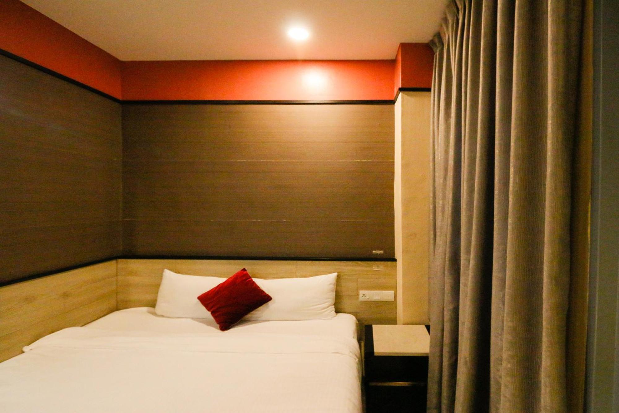 Golden Roof Hotel, Seri Iskandar Esterno foto