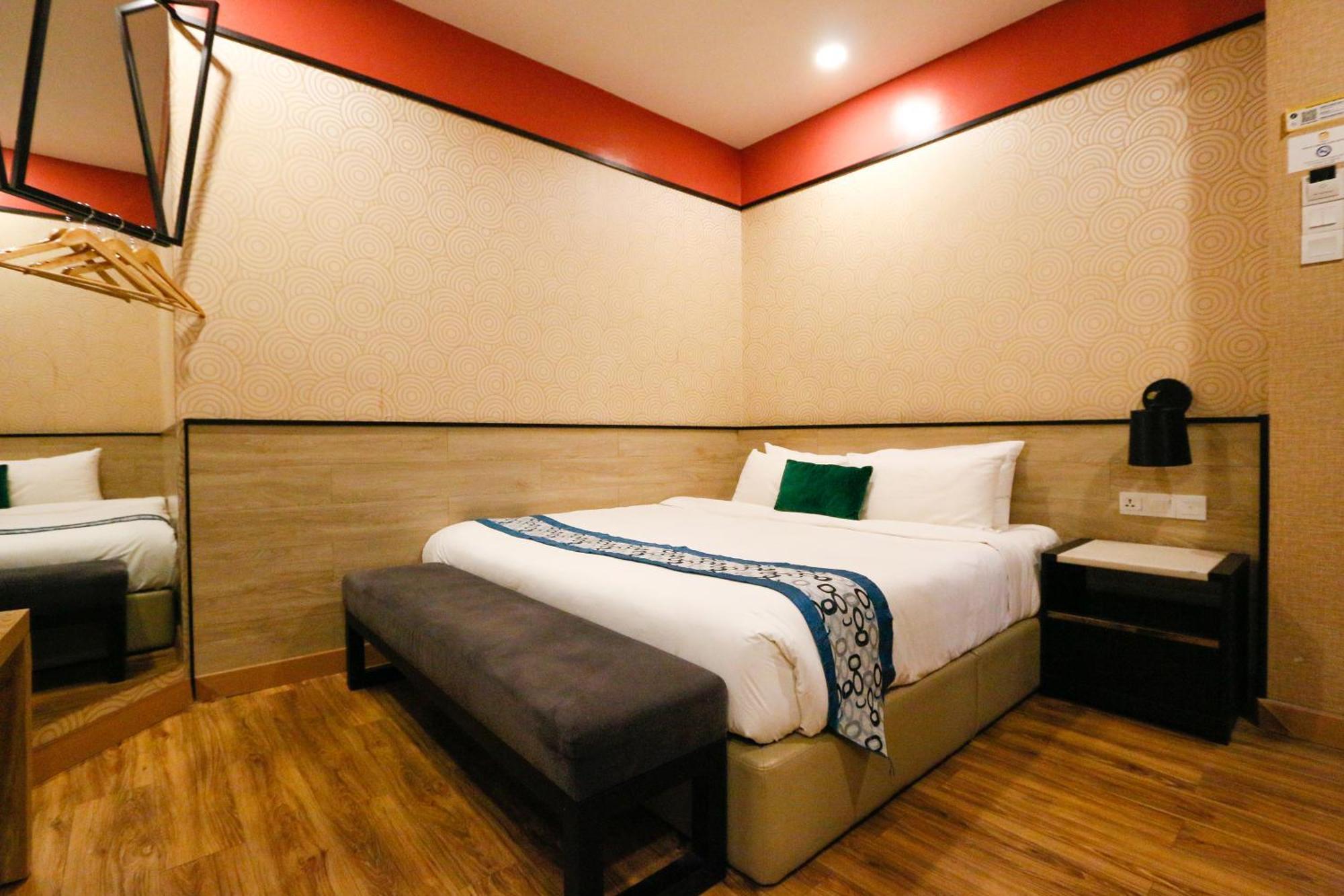 Golden Roof Hotel, Seri Iskandar Esterno foto