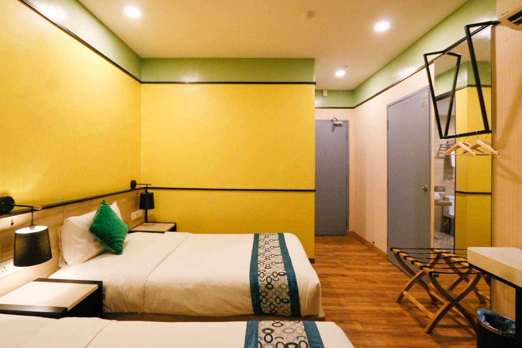 Golden Roof Hotel, Seri Iskandar Esterno foto