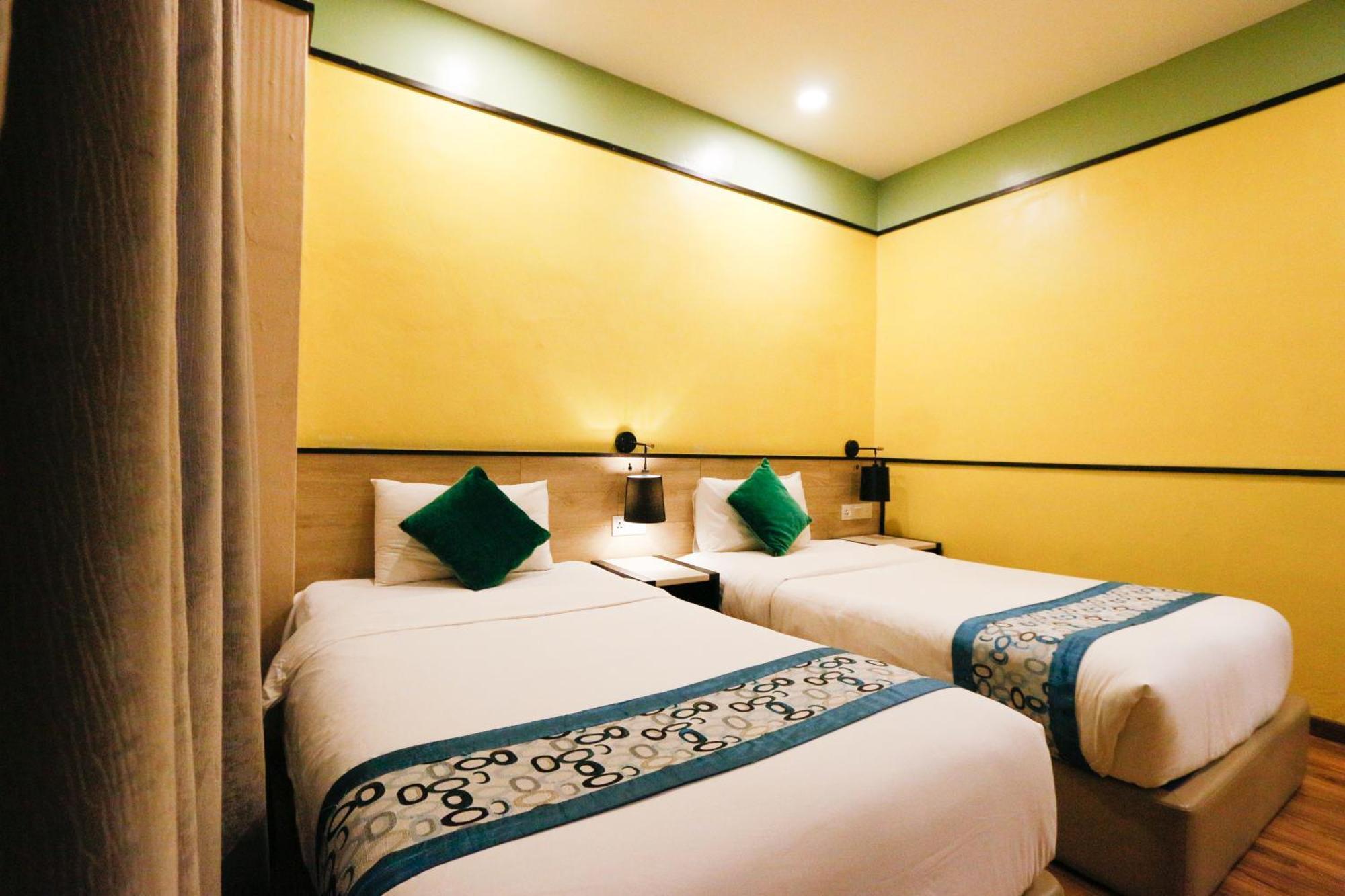 Golden Roof Hotel, Seri Iskandar Esterno foto