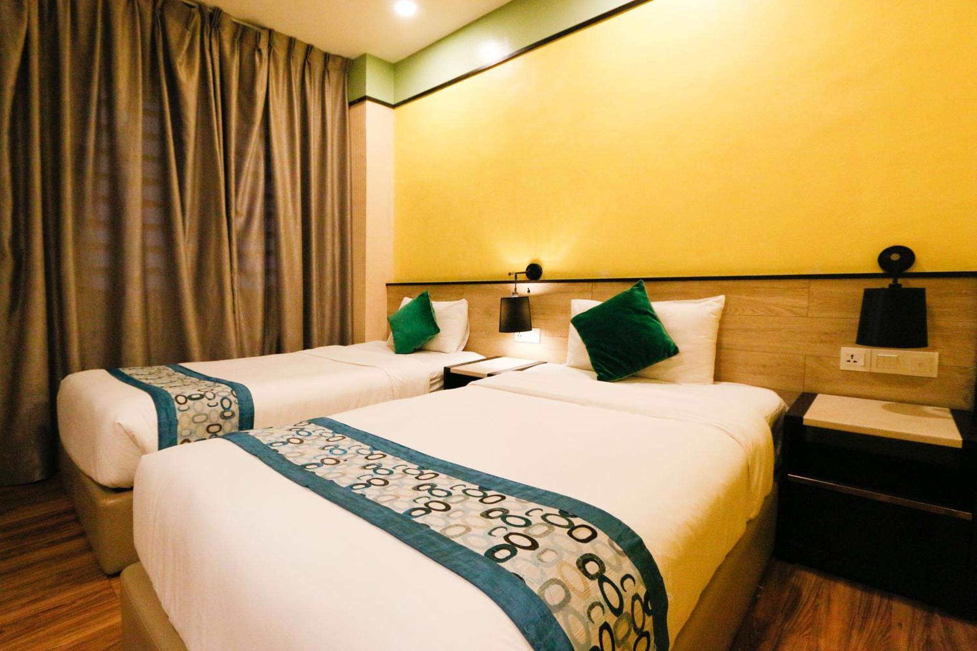 Golden Roof Hotel, Seri Iskandar Esterno foto