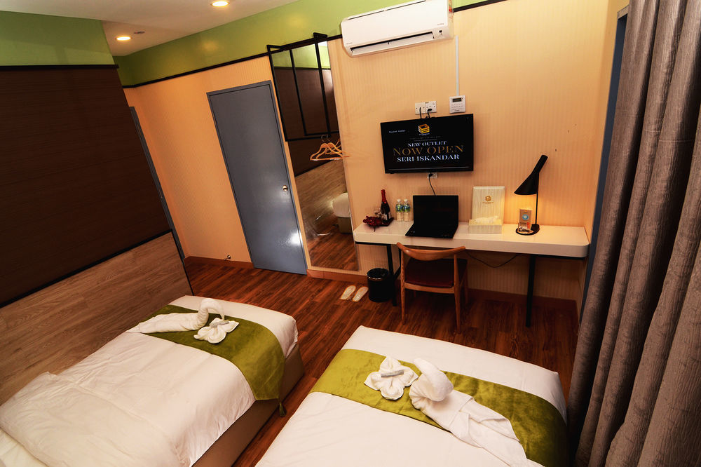 Golden Roof Hotel, Seri Iskandar Esterno foto