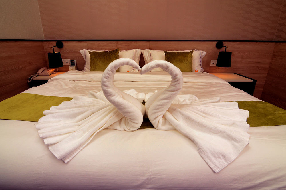 Golden Roof Hotel, Seri Iskandar Esterno foto
