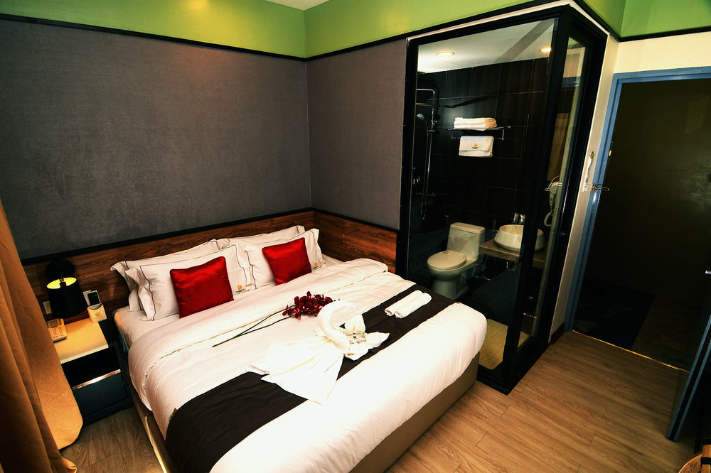 Golden Roof Hotel, Seri Iskandar Esterno foto